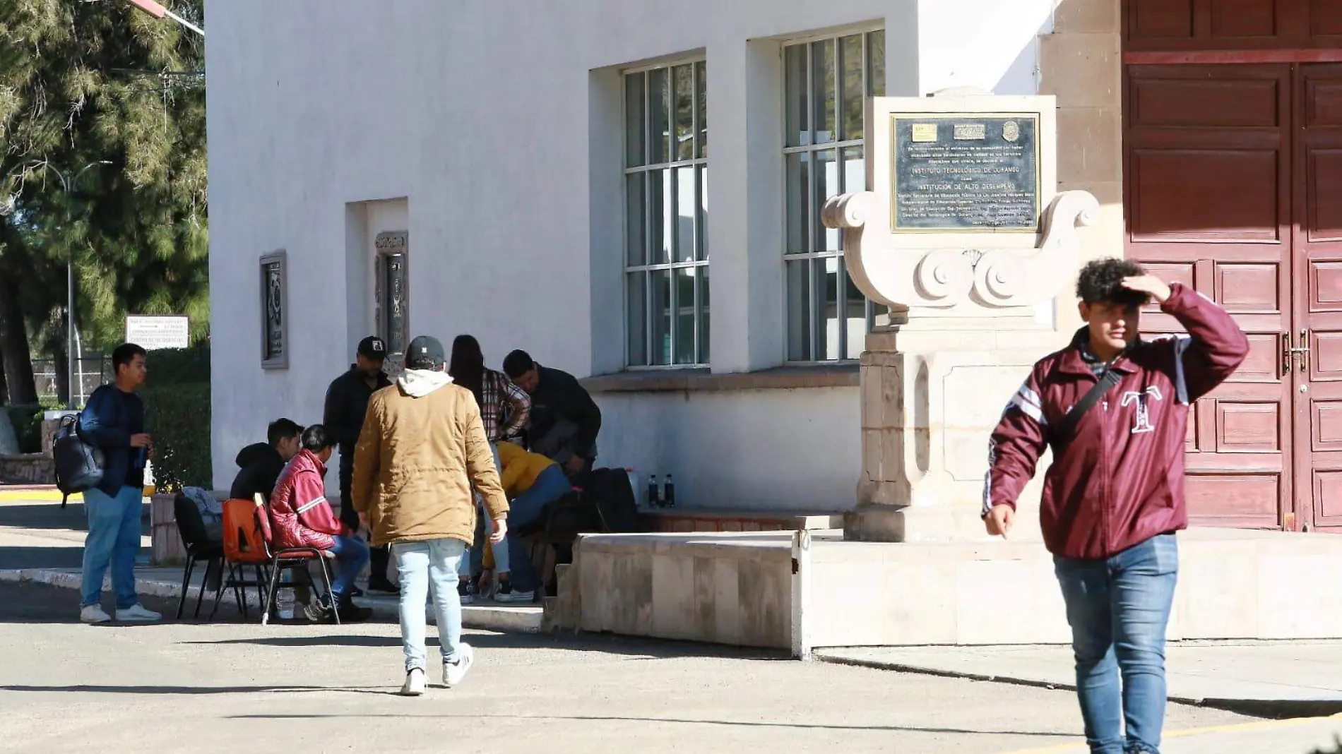 Alumnos toman instalaciones del ITD en protesta por aumento a inscripción